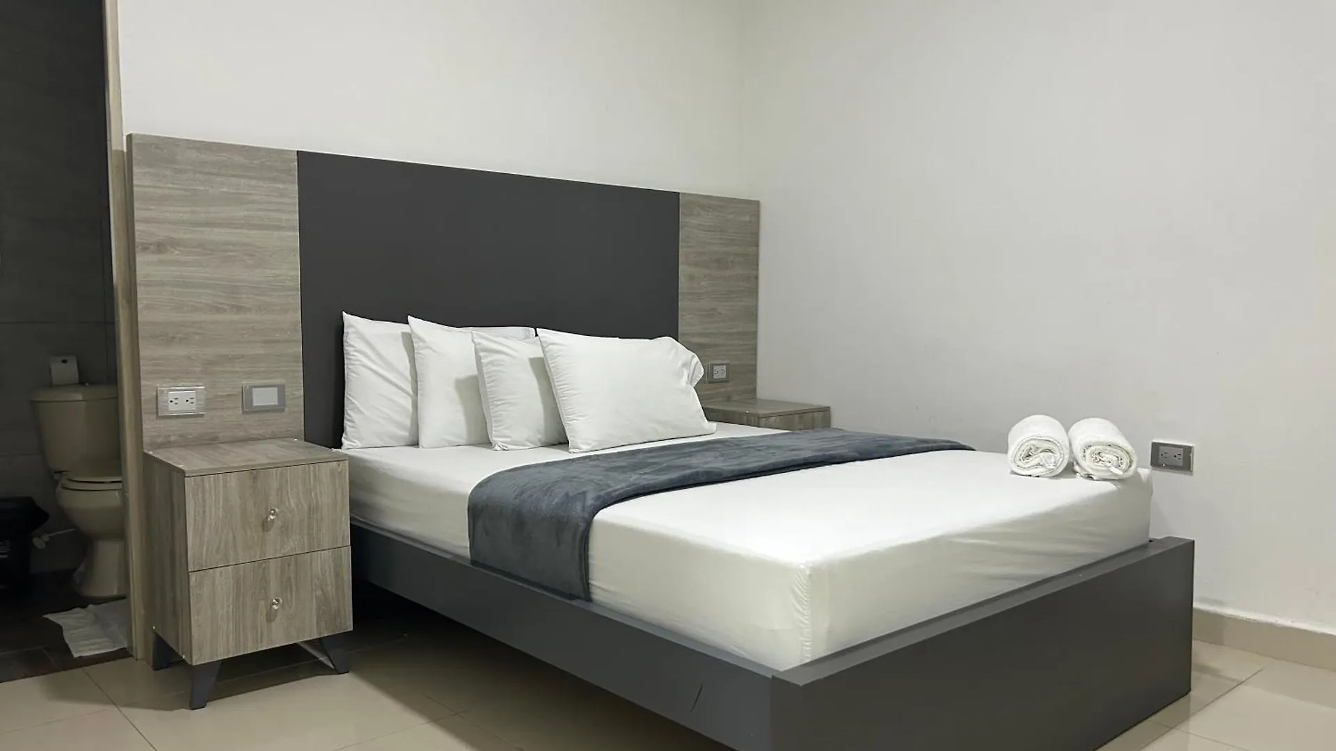 Hotel Ciento Once Boutique Laureles Medellín 4*,
