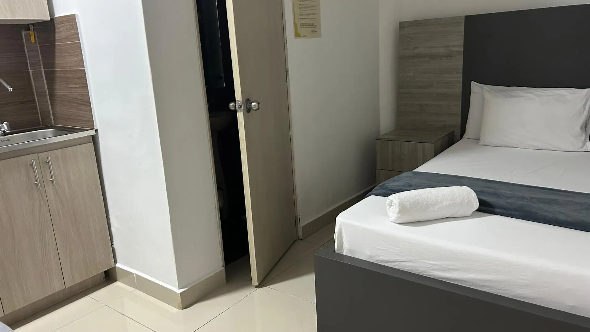 Hotel Ciento Once Boutique Laureles Medellín 4*,